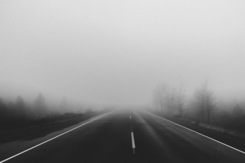 como dirigir na neblina